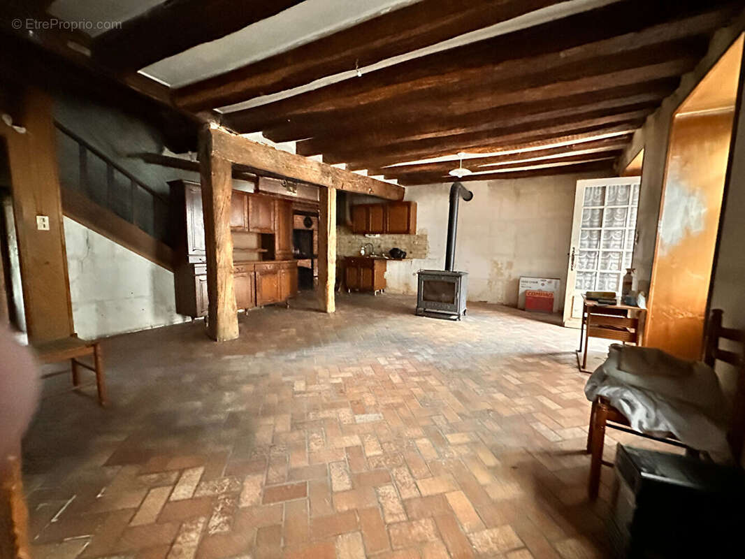 Maison à IVOY-LE-PRE