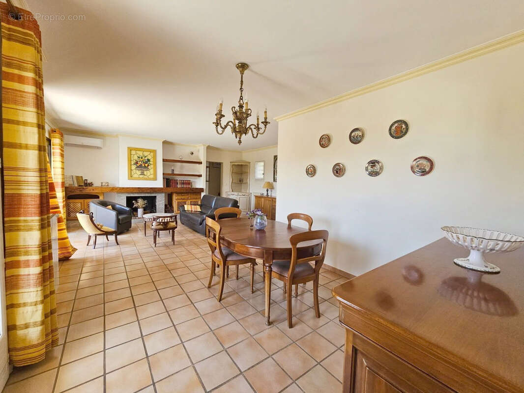 Maison à CARQUEIRANNE