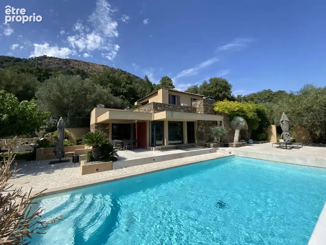 Maison à LA GARDE-FREINET