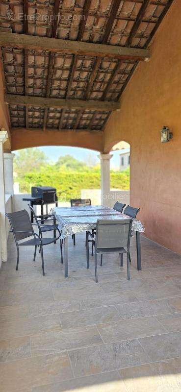 Maison à SAINT-LAURENT-DES-ARBRES