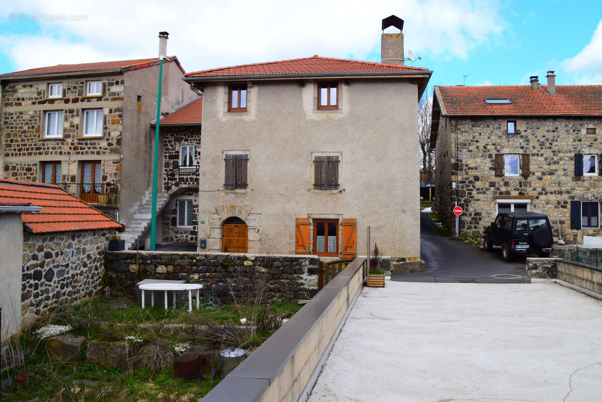 Maison à COUCOURON