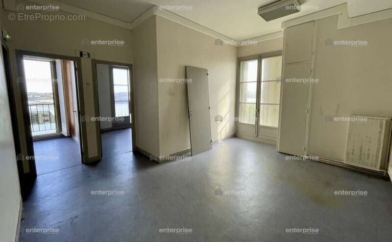 Prix exceptionnel 869 €/m2 - bureaux à vendre - ideal investisseur - photo 2
