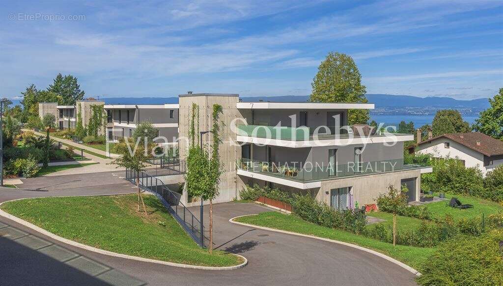 Evian les Bains, T4 dans une résidence très récente avec large balcon vue lac. - photo 2