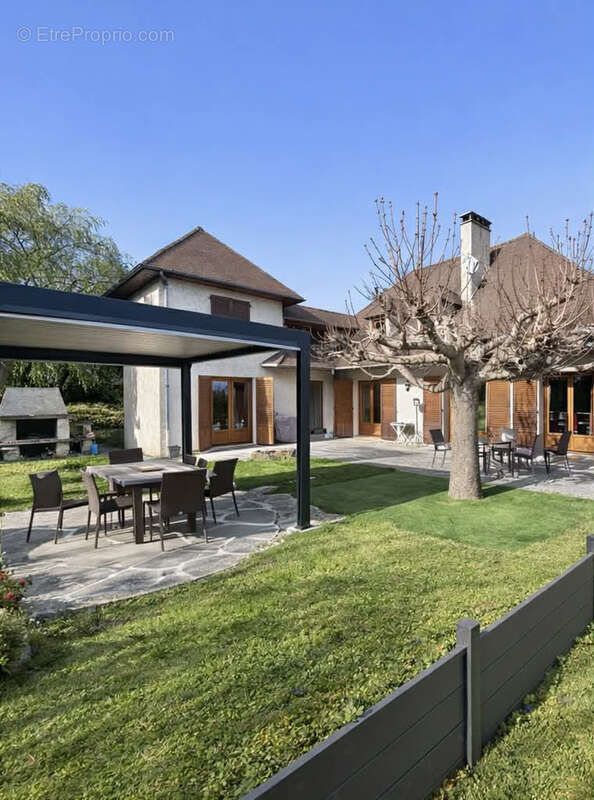 Maison à MENETROL