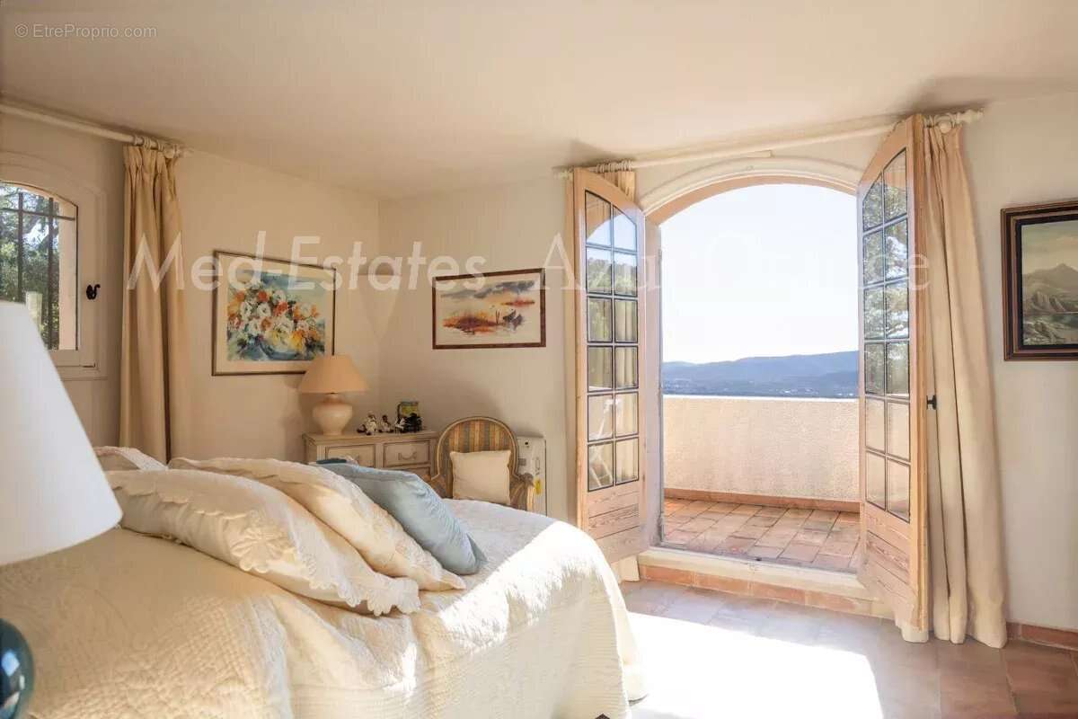 Maison à LA GARDE-FREINET