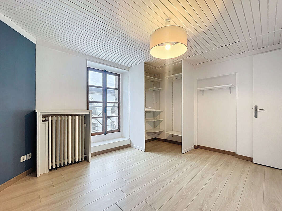 Appartement à NEAUPHLE-LE-CHATEAU