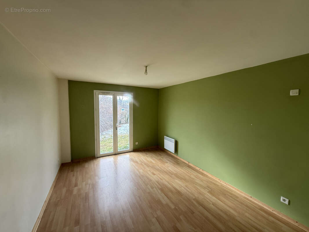 Maison à SAINT-JULIEN-CHAPTEUIL