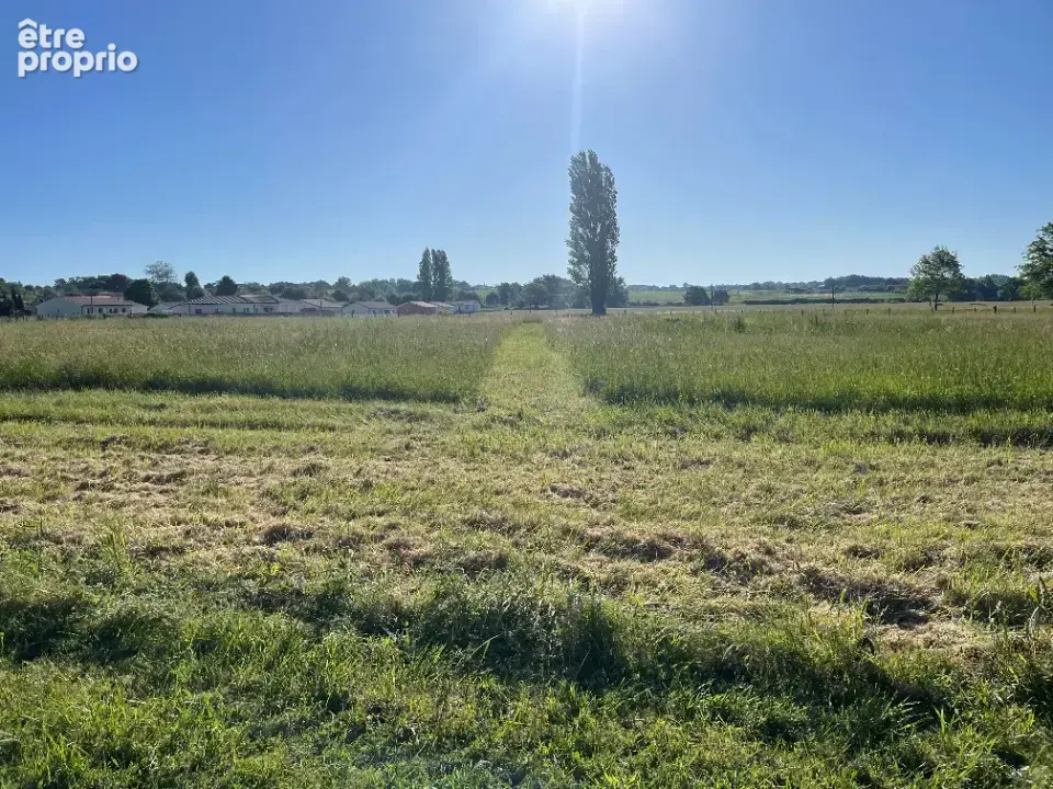 Terrain à BOURG