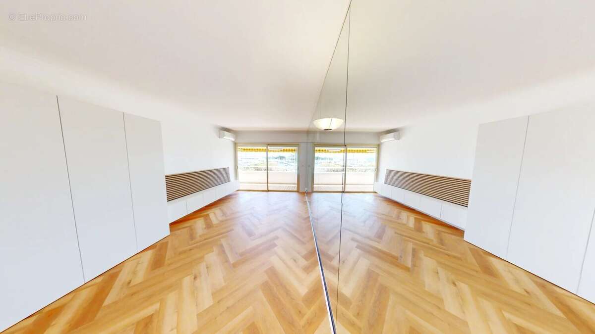 Appartement à VILLENEUVE-LOUBET