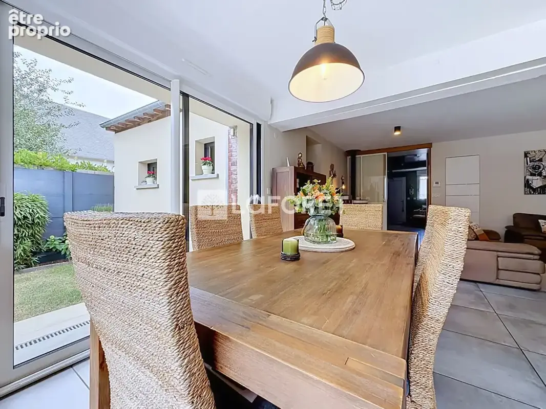 Maison de ville rénovée avec goût et extérieur intimiste - photo 3