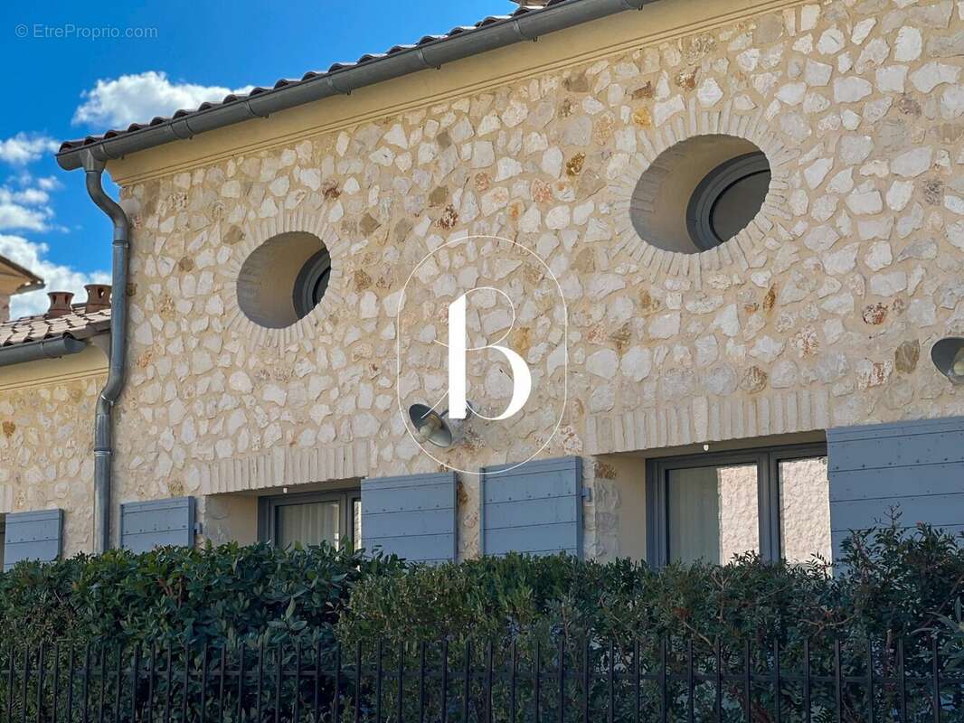 A proximité immédiate du centre ville d'Uzès - Superbe contemporaine de plain pied - photo 28