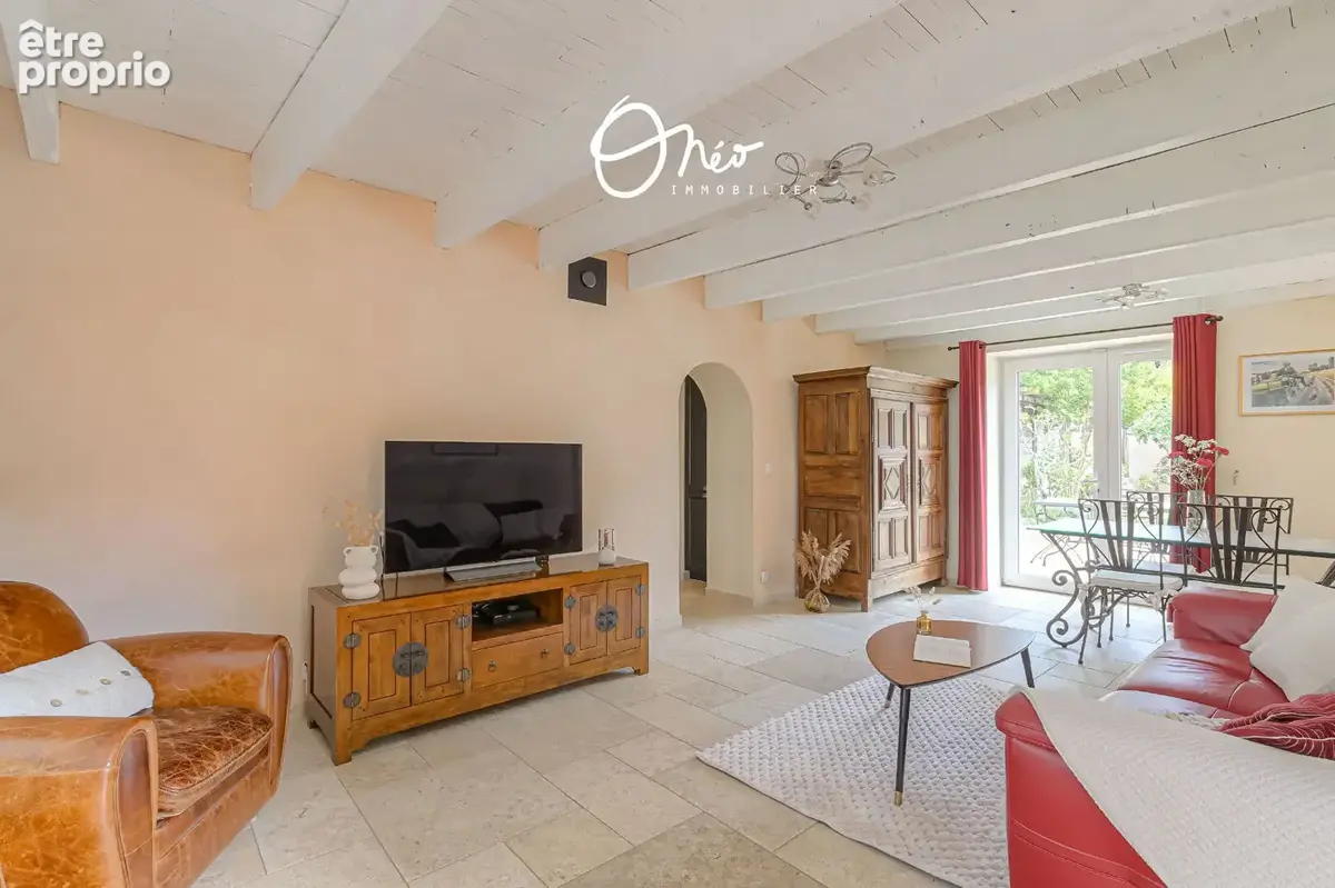 Mions - Coeur village / Château - Maison de charme 4 pièces avec piscine et garage - photo 9