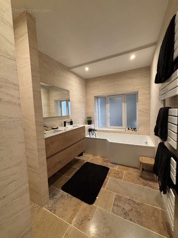 Maison à MONTLIOT-ET-COURCELLES