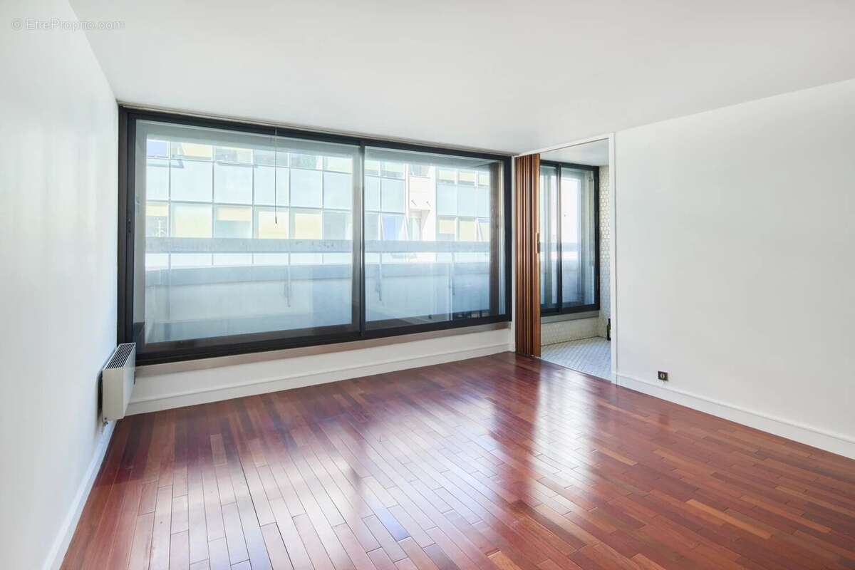 Appartement à PARIS-8E