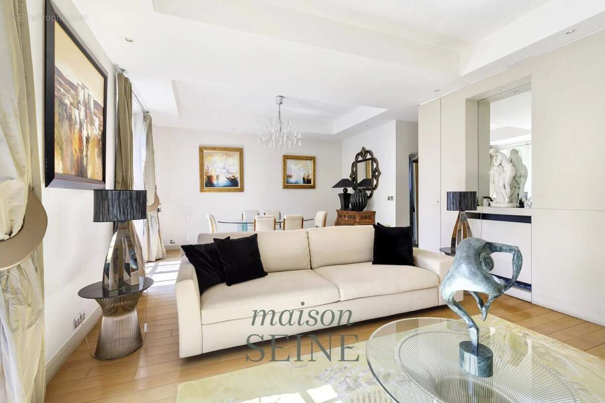 Appartement à NEUILLY-SUR-SEINE