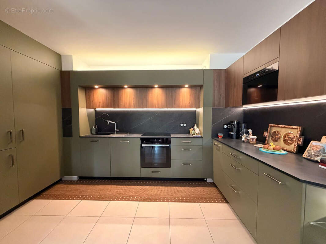 NIMES TOUR MAGNE/ LAMPEZE Appartement de standing T4 de 125 m2 - photo 10