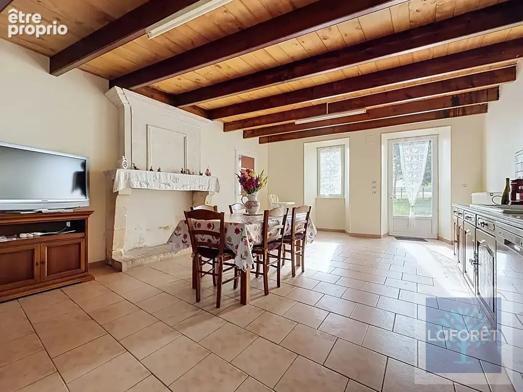 Maison familiale de plain-pied avec grange sur 3 000 m² de terrain - photo 7