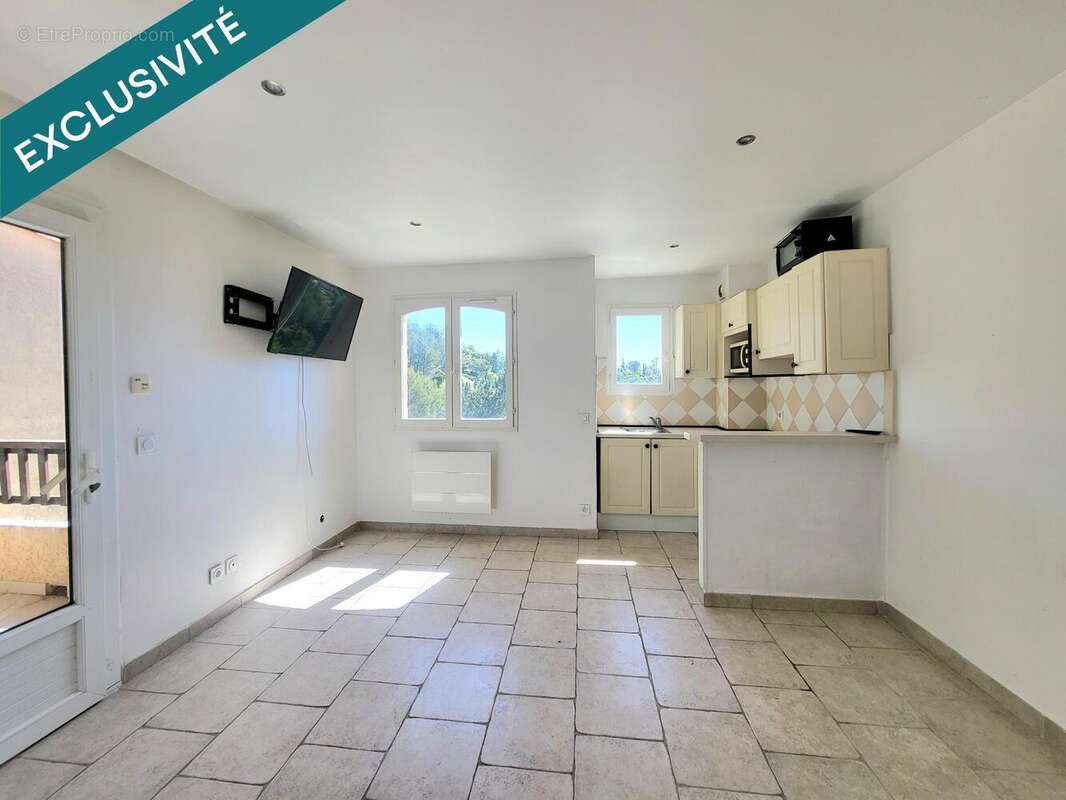 Photo 3 - Appartement à ROQUEBRUNE-SUR-ARGENS