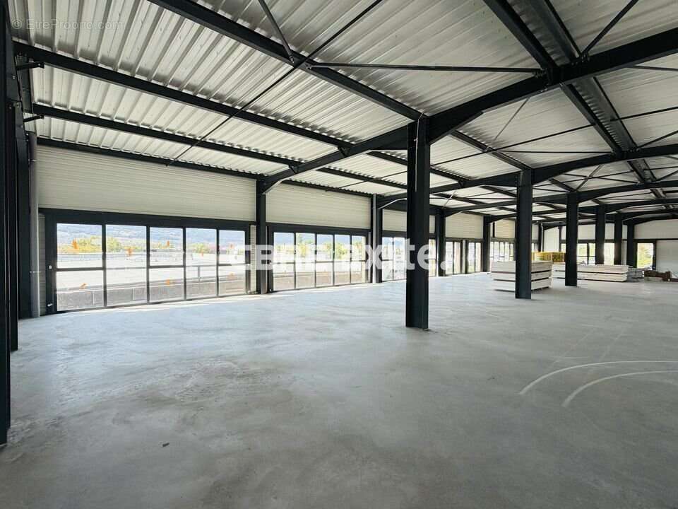 Commerce 316 m² à Chambery  - photo 3