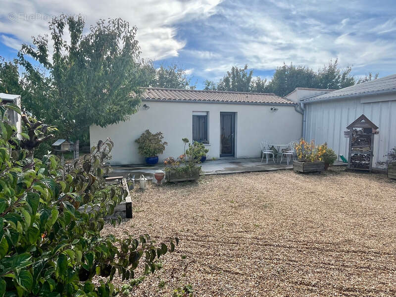 Maison à SAINTE-RADEGONDE-DES-NOYERS