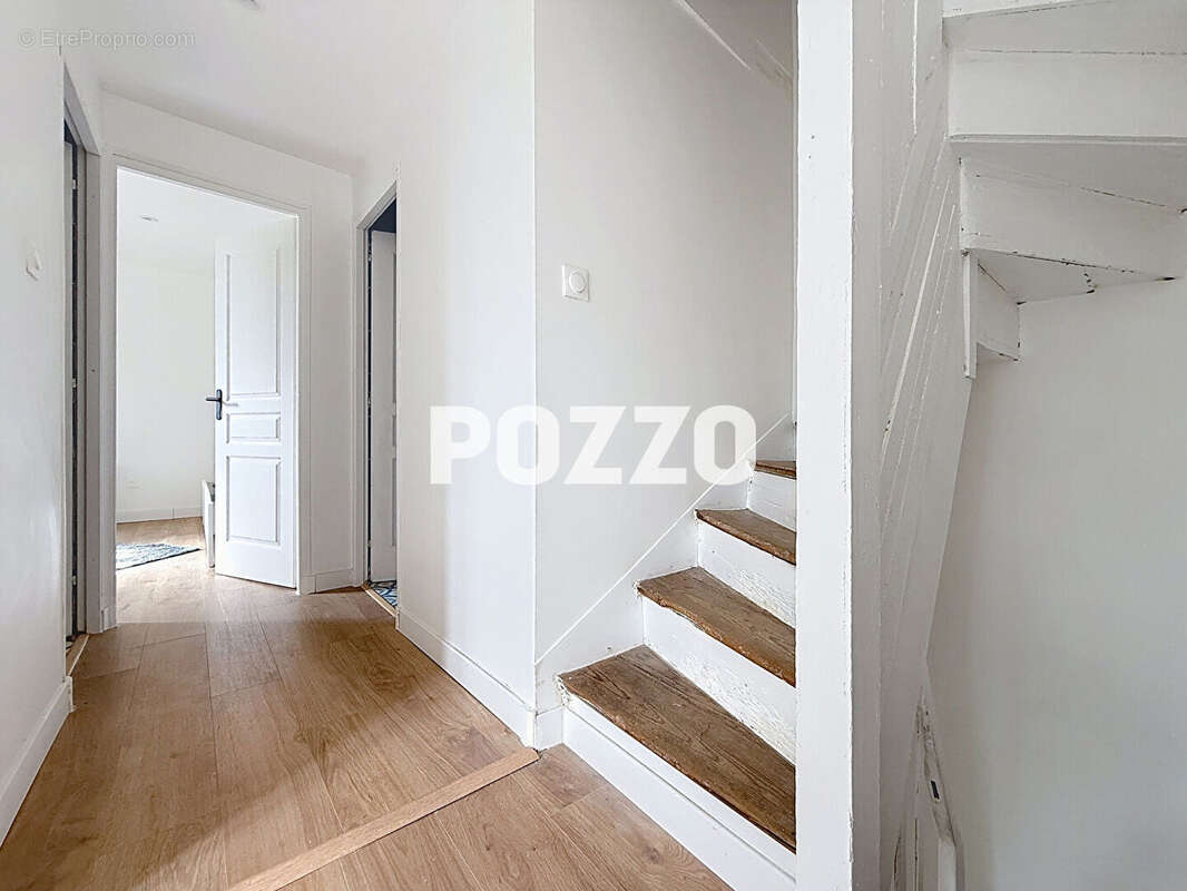 Maison à LA RIVIERE-SAINT-SAUVEUR