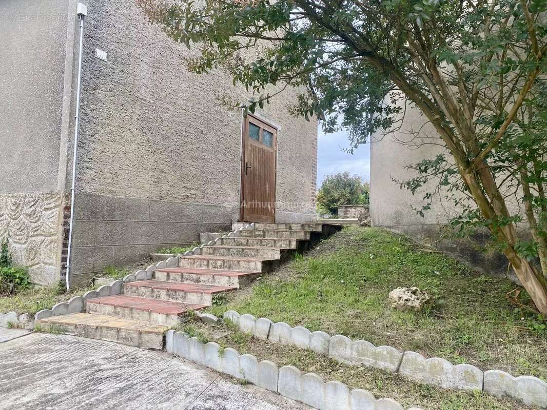 Maison à BESSE-SUR-BRAYE