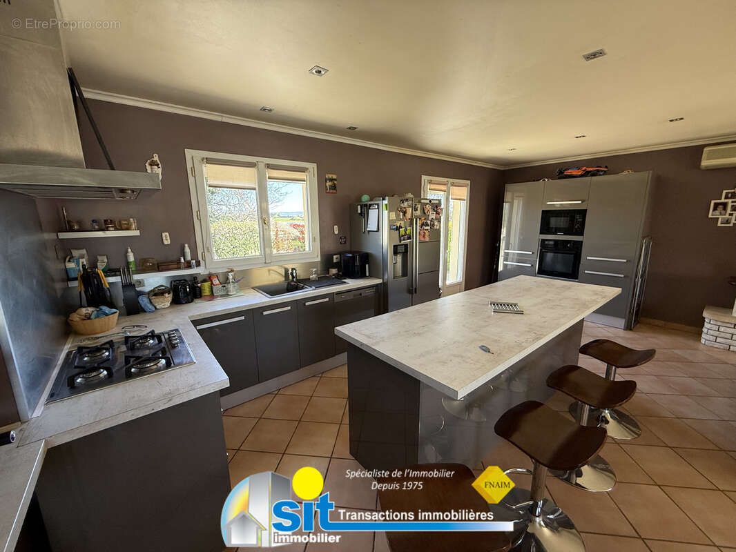 Maison à REVENTIN-VAUGRIS