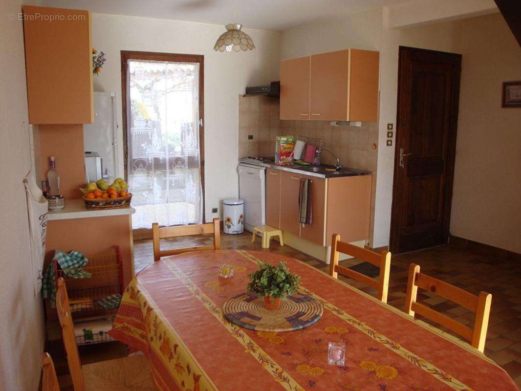 Maison à SAINT-SAUVEUR-DE-CRUZIERES