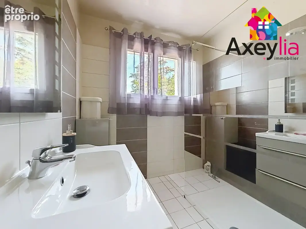 A vendre - commelle-vernay - maison  rénovée avec 5 chambres - photo 11