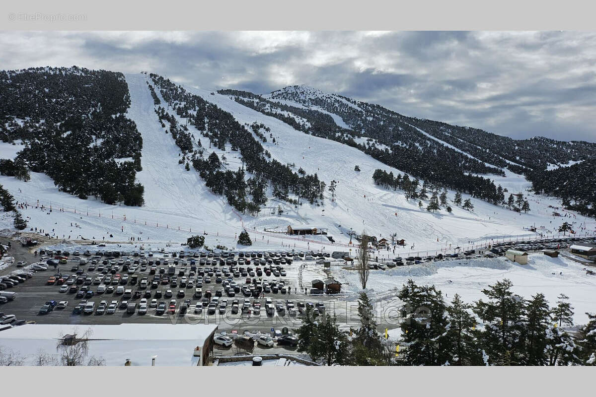 Appartement à GREOLIERES