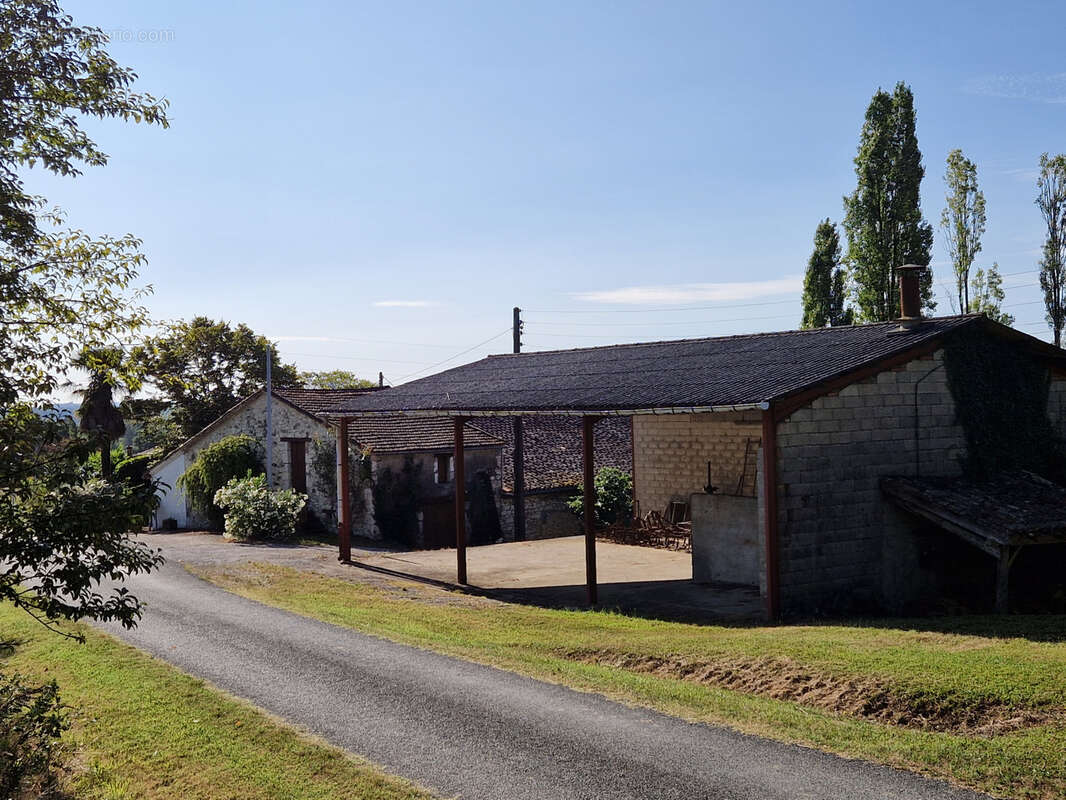 Proche VILLERÉAL, EN PLEINE CAMPAGNE, ancienne ferme à rénover...potentiel intéressant ! - photo 6