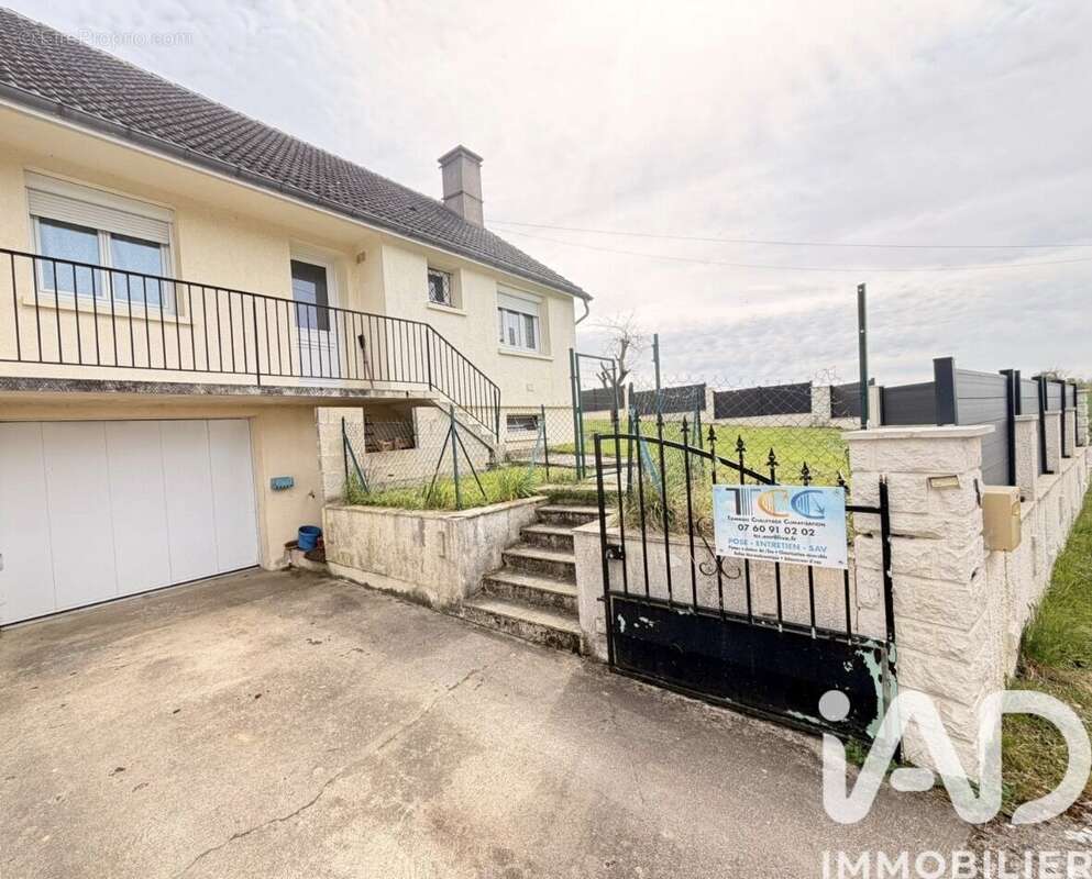 Photo 2 - Maison à VILLENEUVE-LA-GUYARD