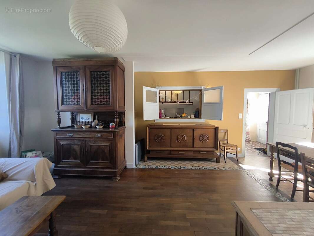 Maison à MONTROL-SENARD
