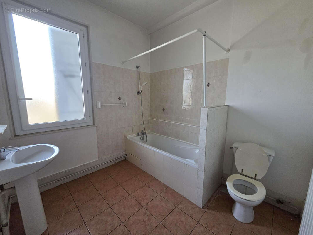 Appartement à NIVOLAS-VERMELLE