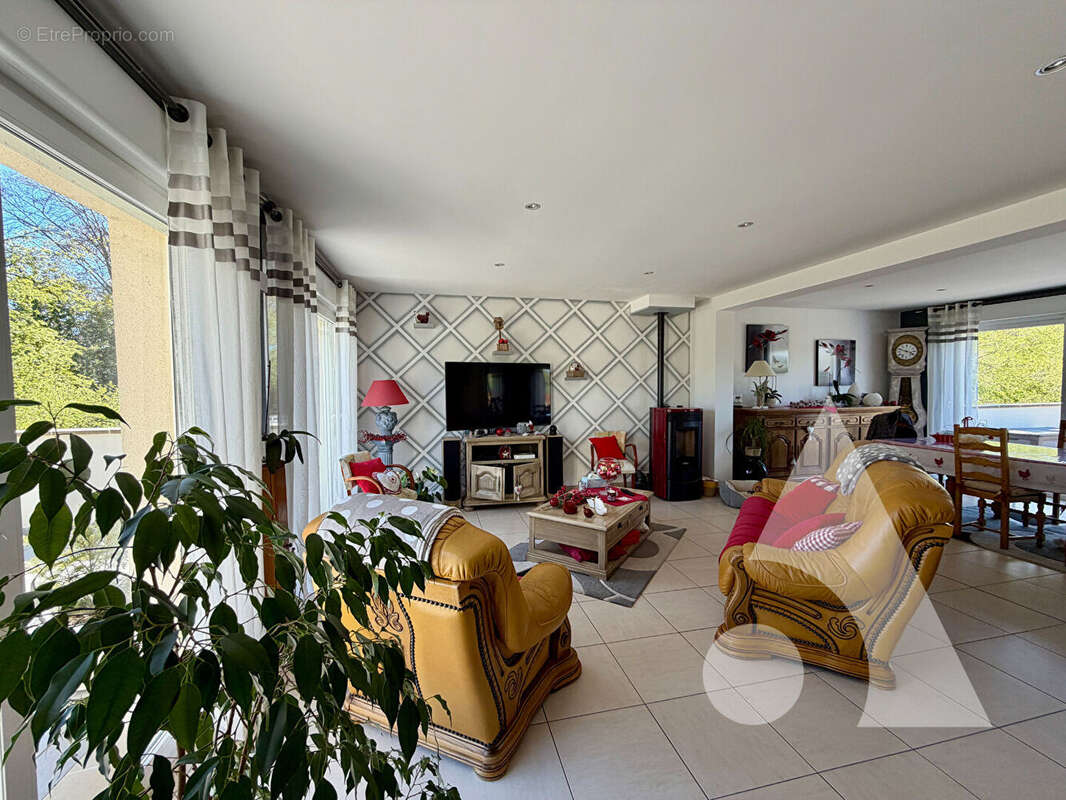 Maison à MONTIGNY-LES-MONTS