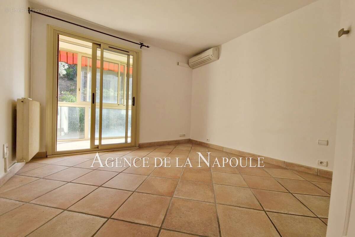 Appartement à MANDELIEU-LA-NAPOULE