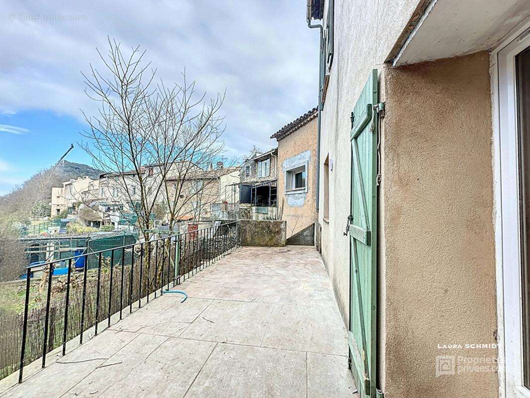 Appartement à FLASSANS-SUR-ISSOLE