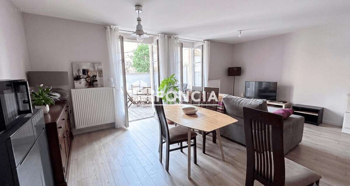 Exclusivité – Superbe Duplex F3 de 70m² avec Terrasse de 40m² – Monument Historique BBC - photo 4