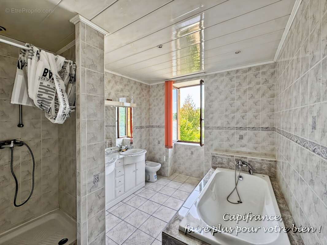 Proche LA CLAYETTE (71) Ensemble immobilier 316 m² habitables – Maison + appartement indépendant + terrain de 852 m² - photo 11