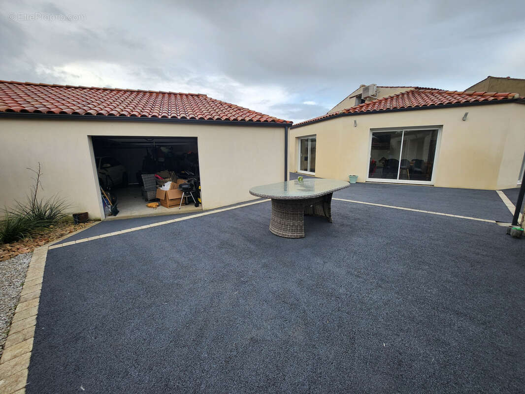Maison en pierre rénovée avec studio indépendant, piscine et grand garage - photo 4