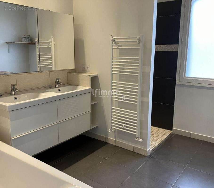 Maison à SAINT-GENIS-LAVAL