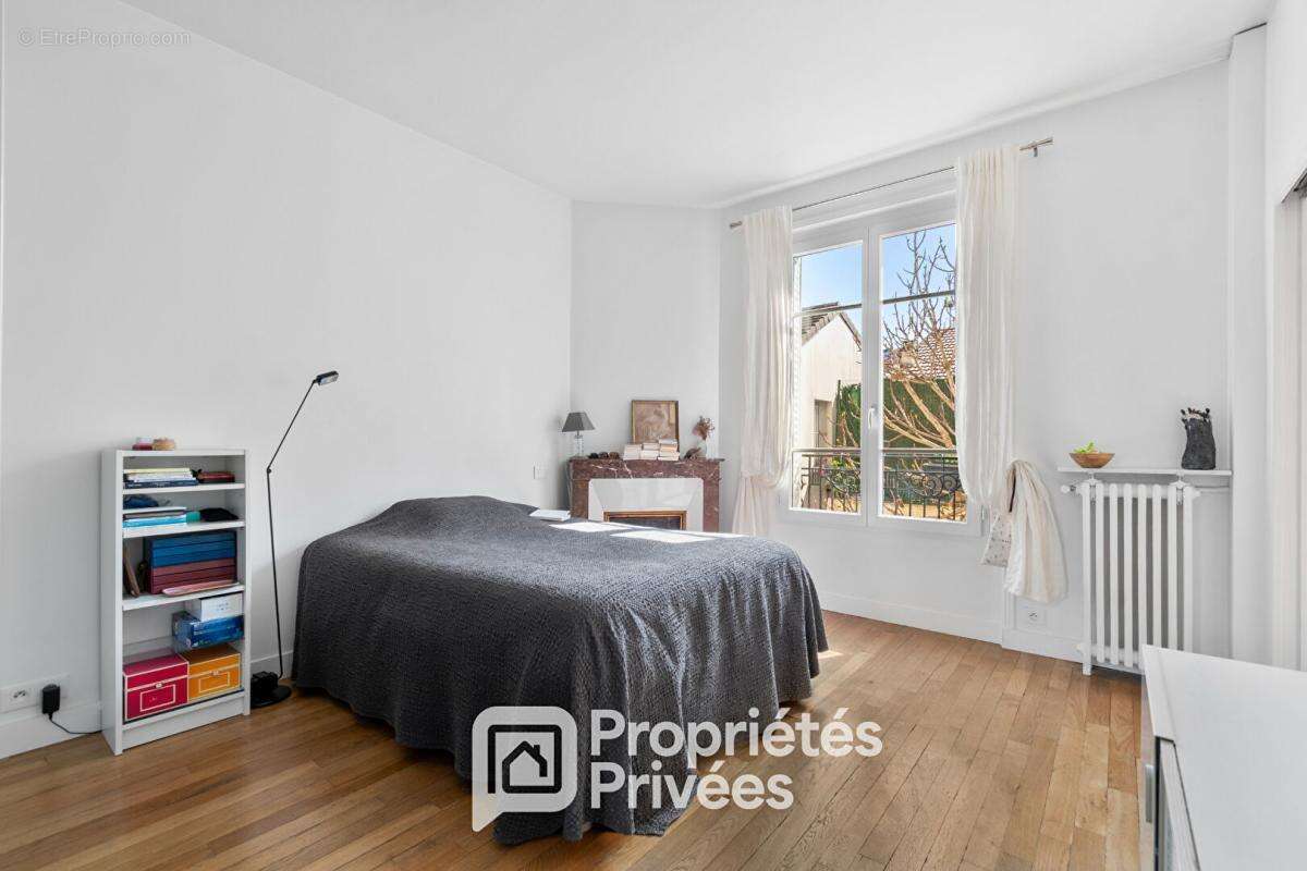 Appartement à COURBEVOIE