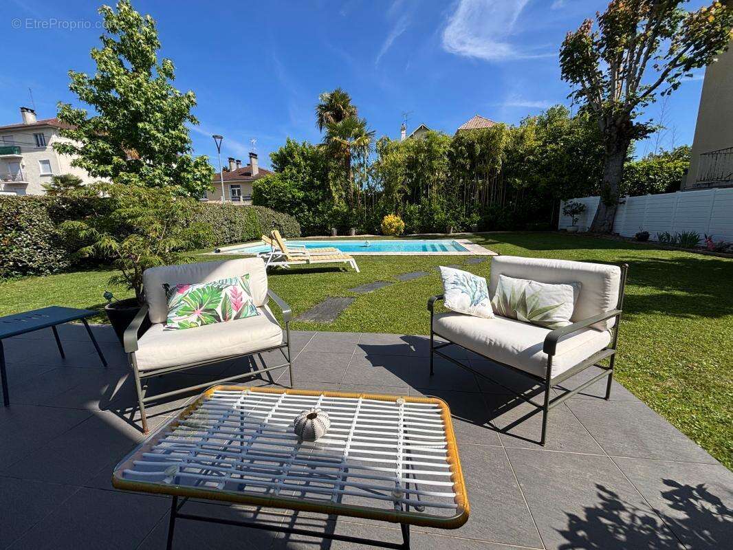 Pau Trespoey, villa à vendre - 220m² - 4 chambres, bureau, garage, buanderie et piscine - photo 11