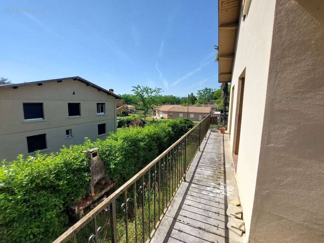 Maison T6 avec jardin clos et dépendances - photo 20