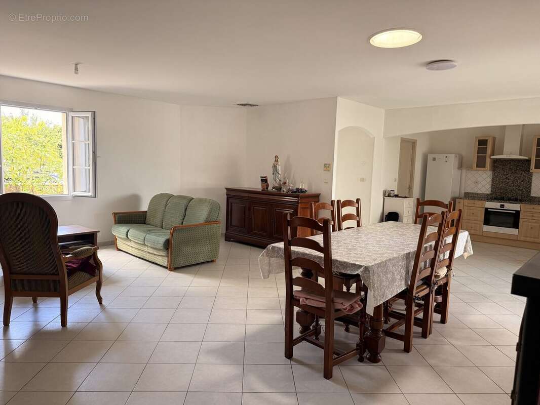 Maison 136 m² à Grezac  - photo 5