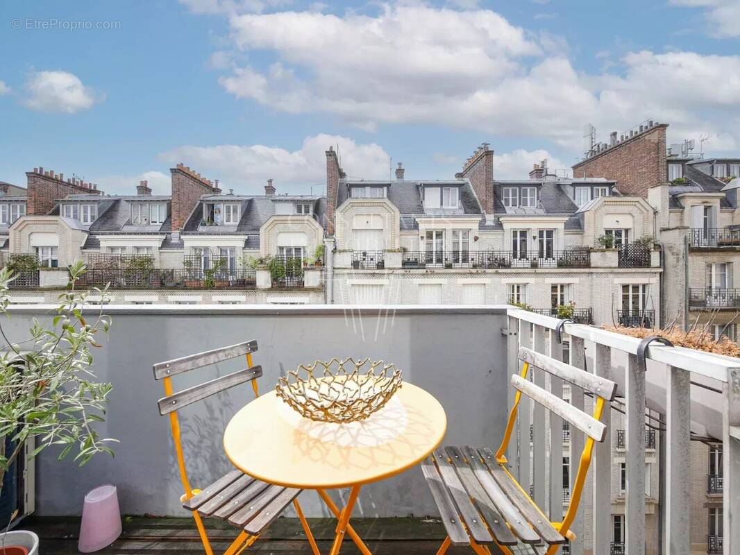 Appartement à PARIS-16E