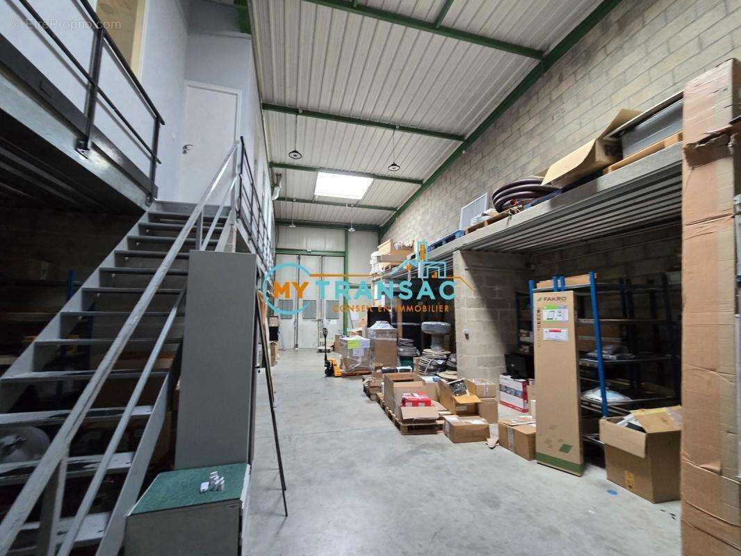 Commerce à SAINT-THIBAULT-DES-VIGNES