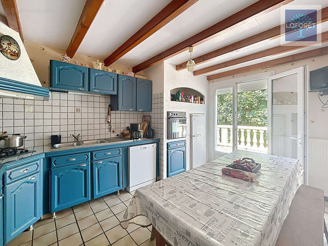 Maison à SAINT-GENIS-DE-SAINTONGE