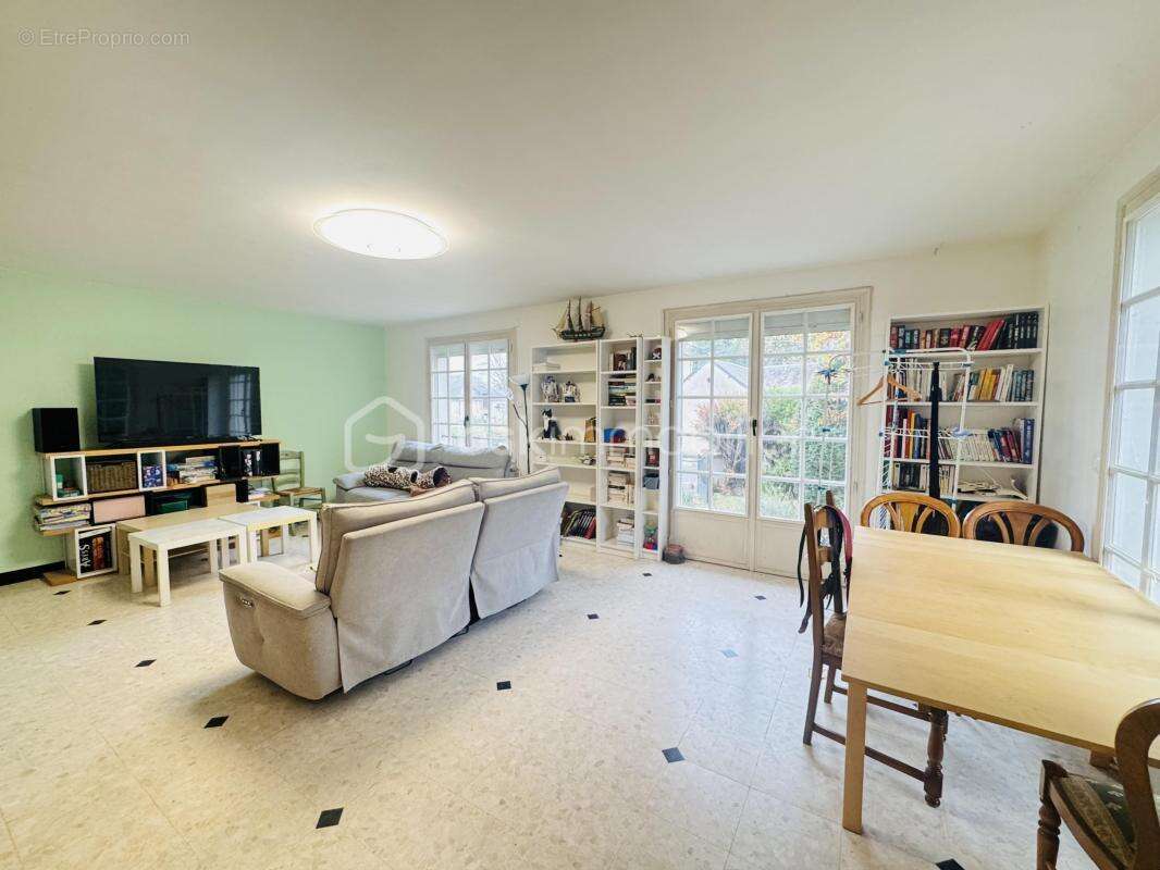 Maison à SAINT-JEAN-DE-BRAYE