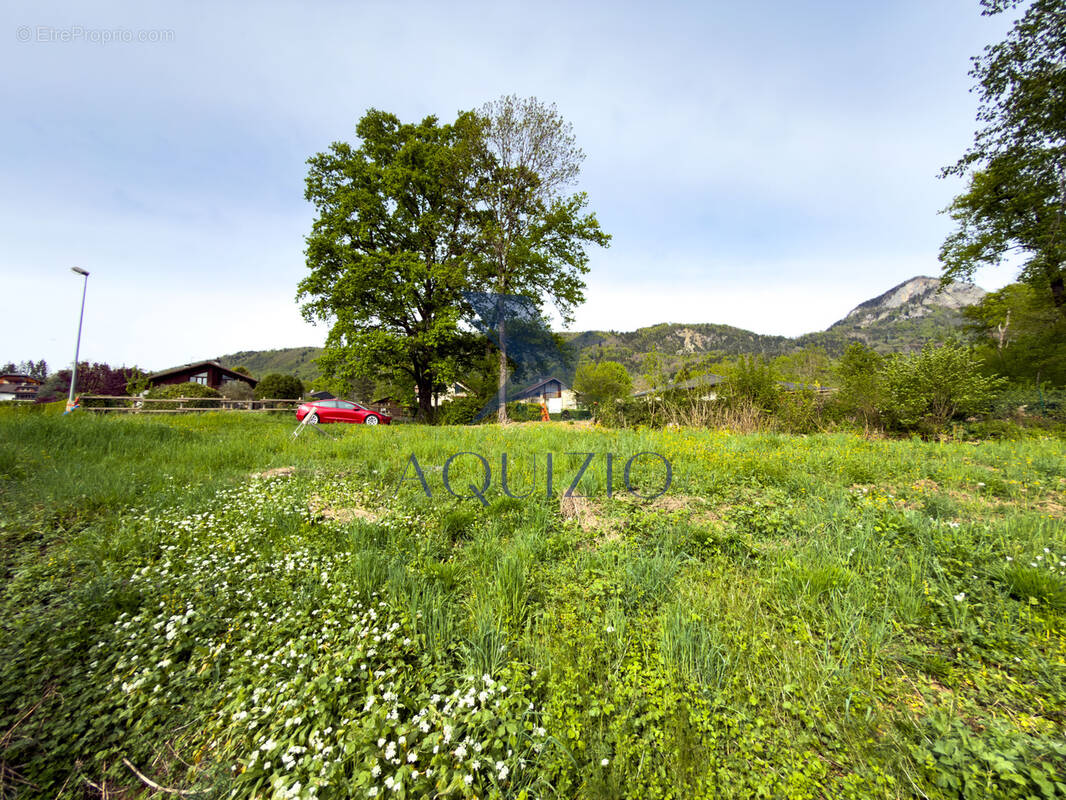 Terrain à MARIGNIER